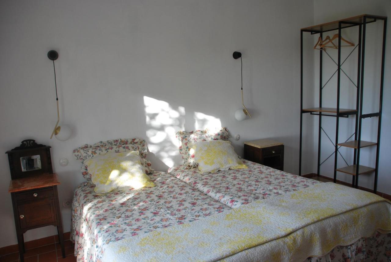 Monte Ramos Guest House เฟอเฮรา โด อเลนเตโจ ภายนอก รูปภาพ