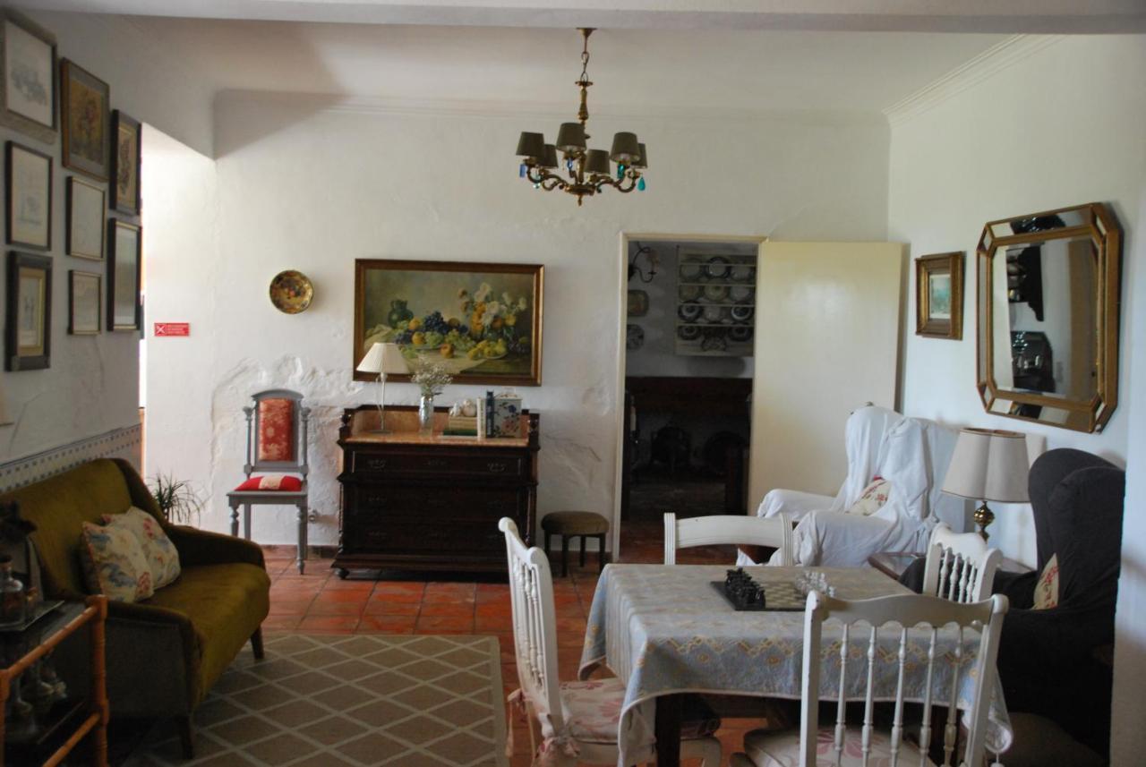 Monte Ramos Guest House เฟอเฮรา โด อเลนเตโจ ภายนอก รูปภาพ