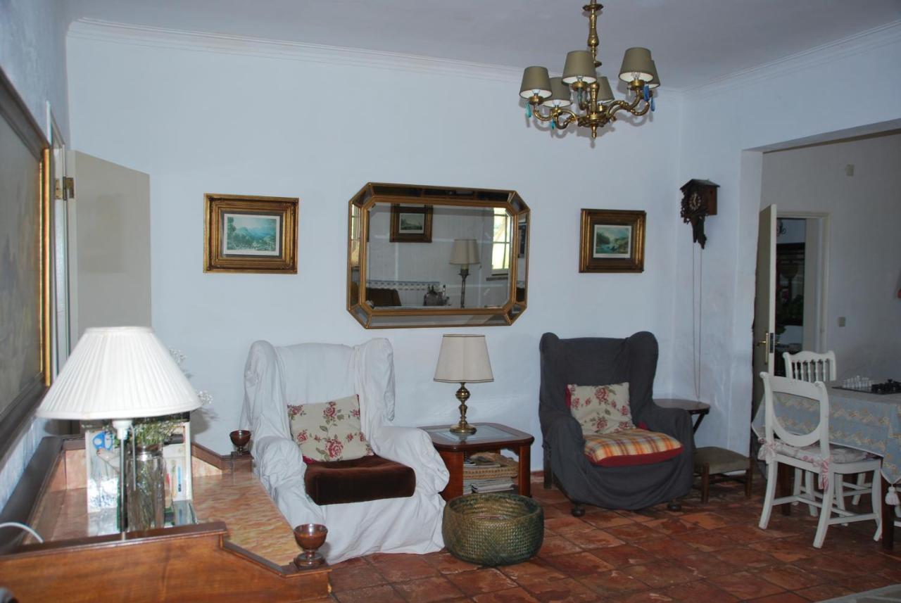 Monte Ramos Guest House เฟอเฮรา โด อเลนเตโจ ภายนอก รูปภาพ