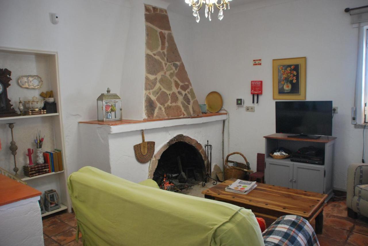 Monte Ramos Guest House เฟอเฮรา โด อเลนเตโจ ภายนอก รูปภาพ