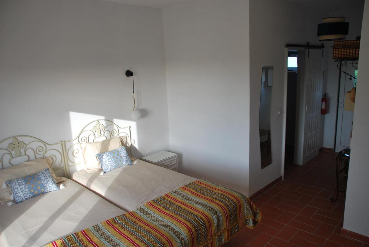 Monte Ramos Guest House เฟอเฮรา โด อเลนเตโจ ภายนอก รูปภาพ