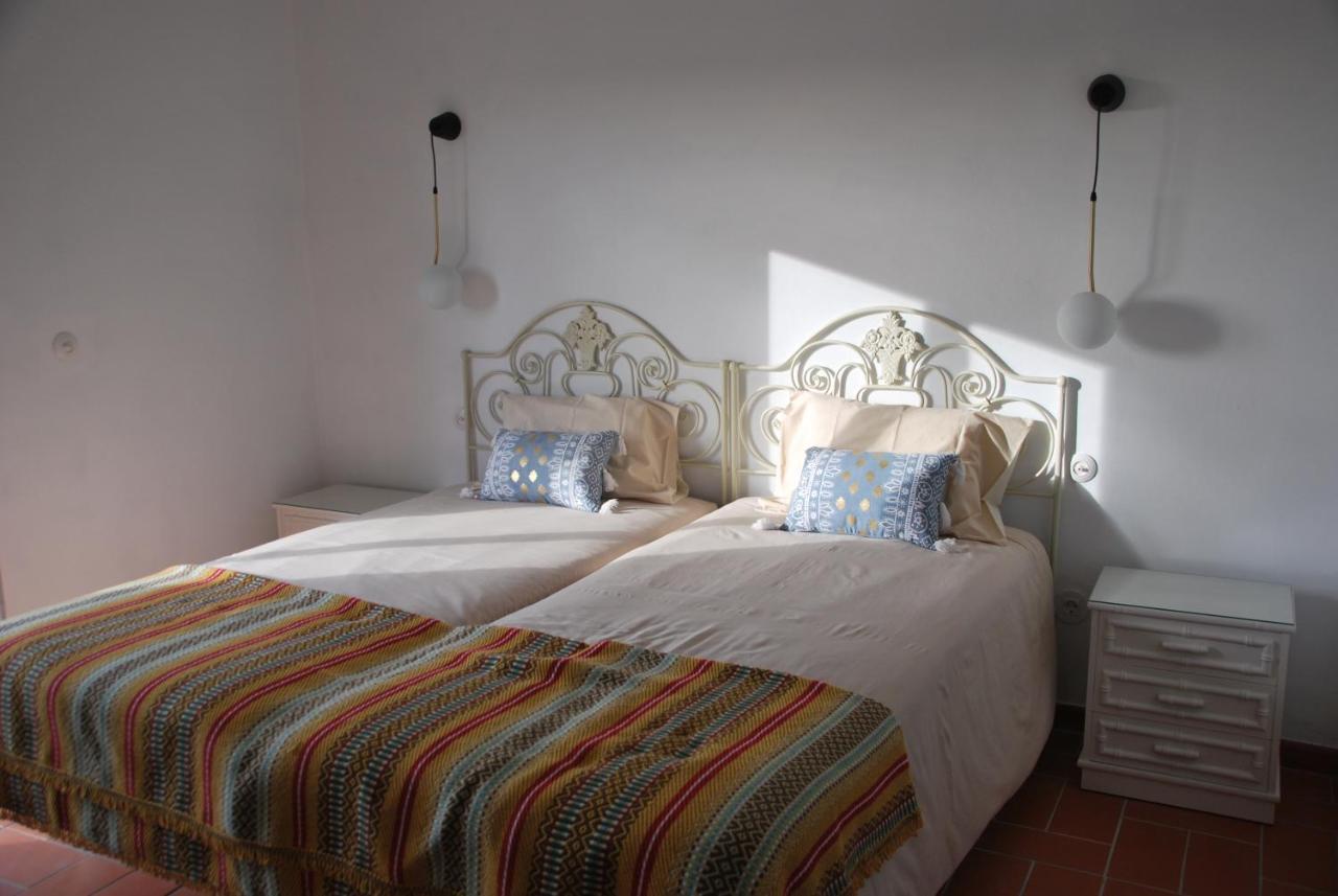 Monte Ramos Guest House เฟอเฮรา โด อเลนเตโจ ภายนอก รูปภาพ