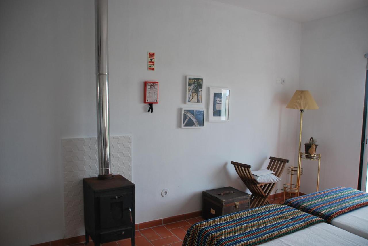 Monte Ramos Guest House เฟอเฮรา โด อเลนเตโจ ภายนอก รูปภาพ