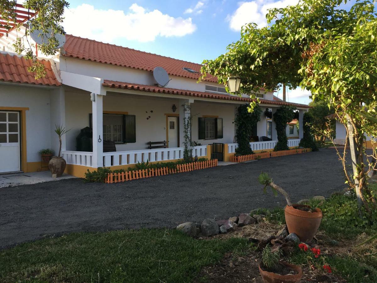 Monte Ramos Guest House เฟอเฮรา โด อเลนเตโจ ภายนอก รูปภาพ